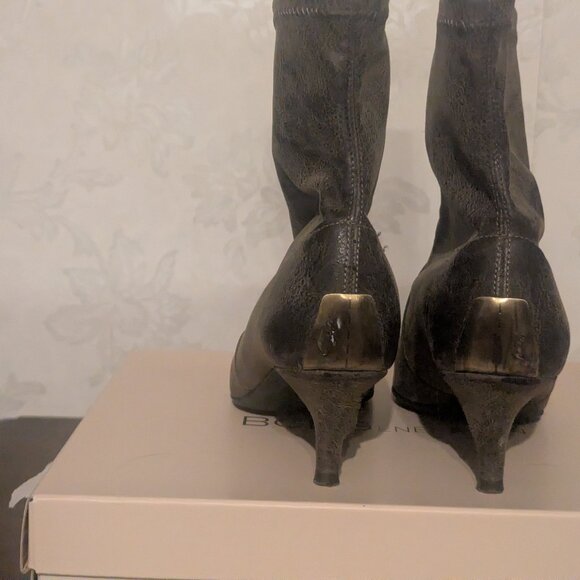 Distressed army green boots - Picture 1 of 4